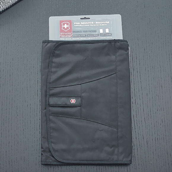 New Victorinox Black Pak Master Medium Wrinkle Free Packing Sleeve NWT 8 Shirts - Picture 1 of 9
